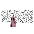 Zwart metalen wandkapstok in decoratief lijnenspel van metalen staafjes.